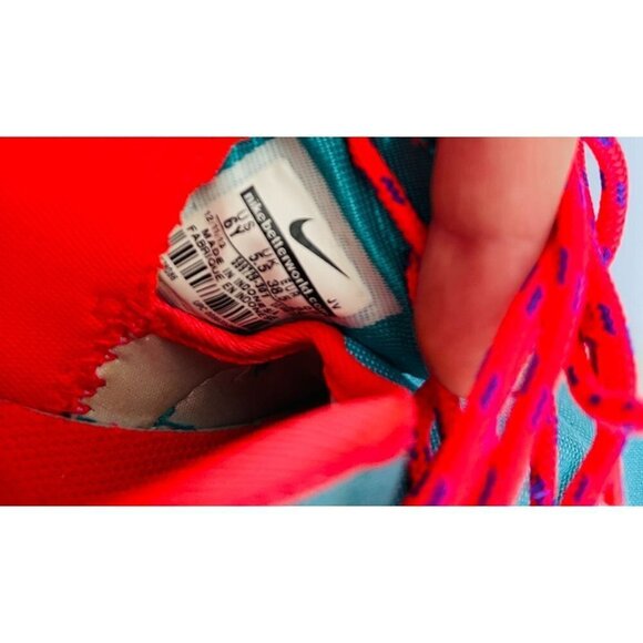 Nike Classic Color Block Sneakers - in excellent condition W 6.5 & Youth 6 - Picture 5 of 5